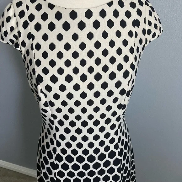 Tahari honeycomb dress - Picture 2 of 4